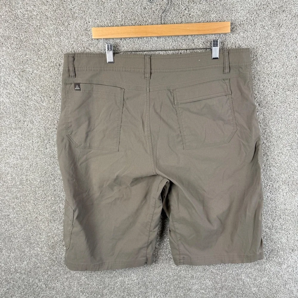 Prana Zion Mens XXL Brown Stretch Hiking Cargo Shorts‎ Integrated Belt Quick Dry